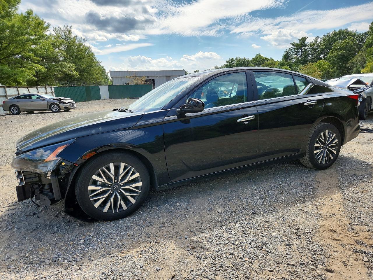 Nissan Altima - zdjęcie 1