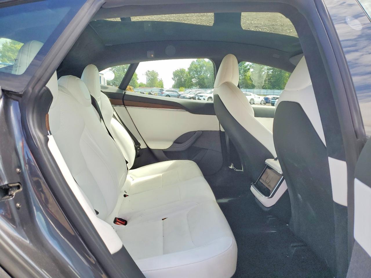 2022 Tesla Model S - zdjęcie 10