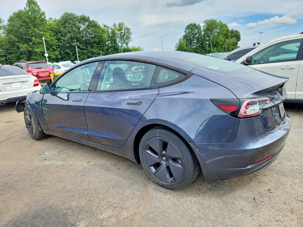 2021 Tesla Model 3 - zdjęcie 2