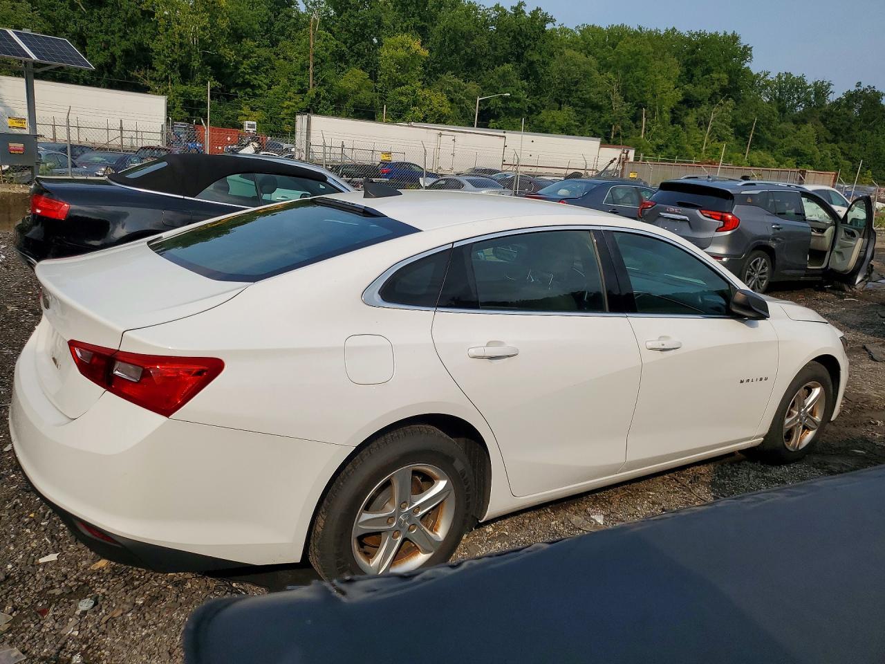 2020 Chevrolet Malibu Ls - zdjęcie 3