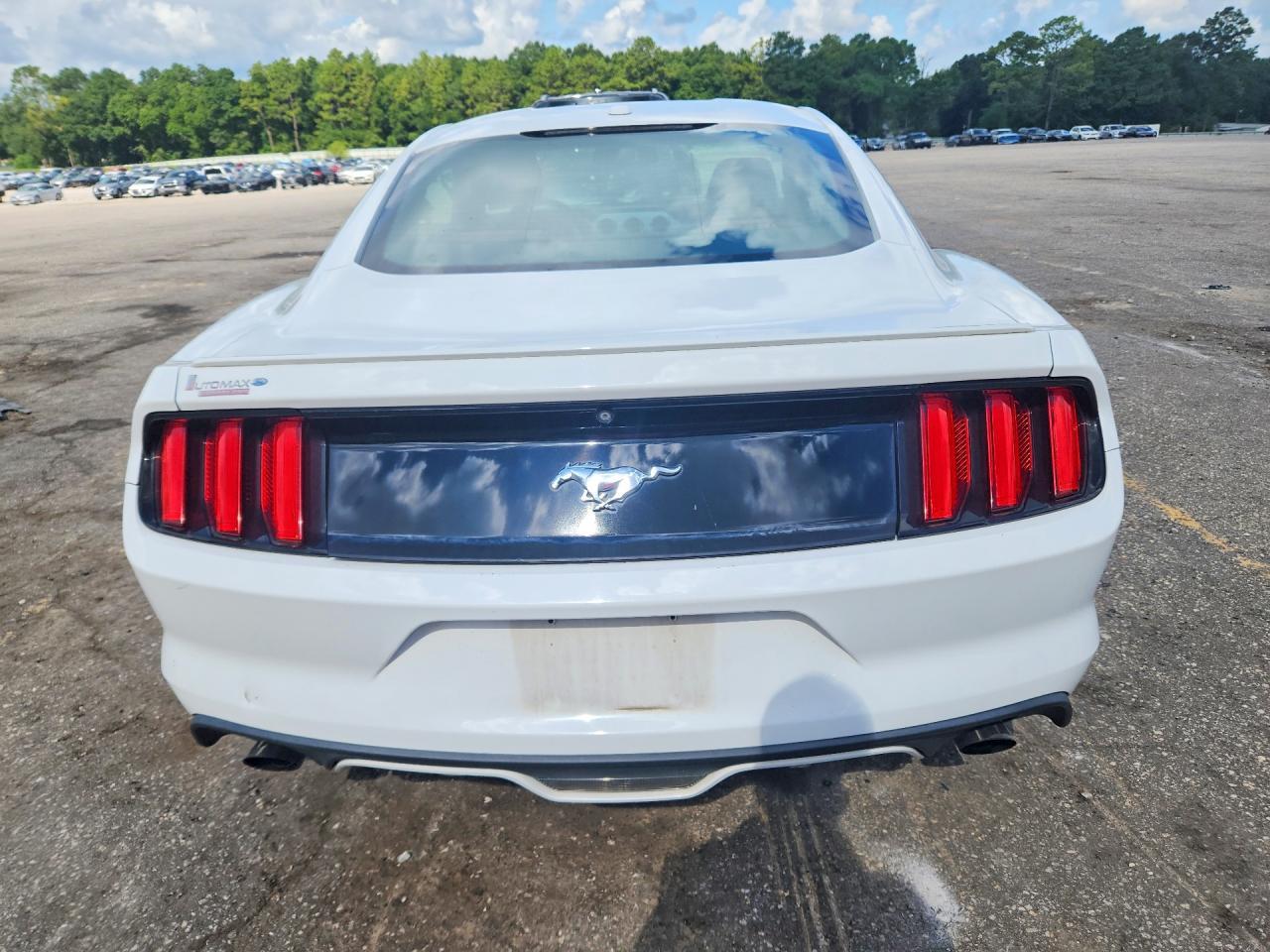 2015 Ford Mustang - zdjęcie 6