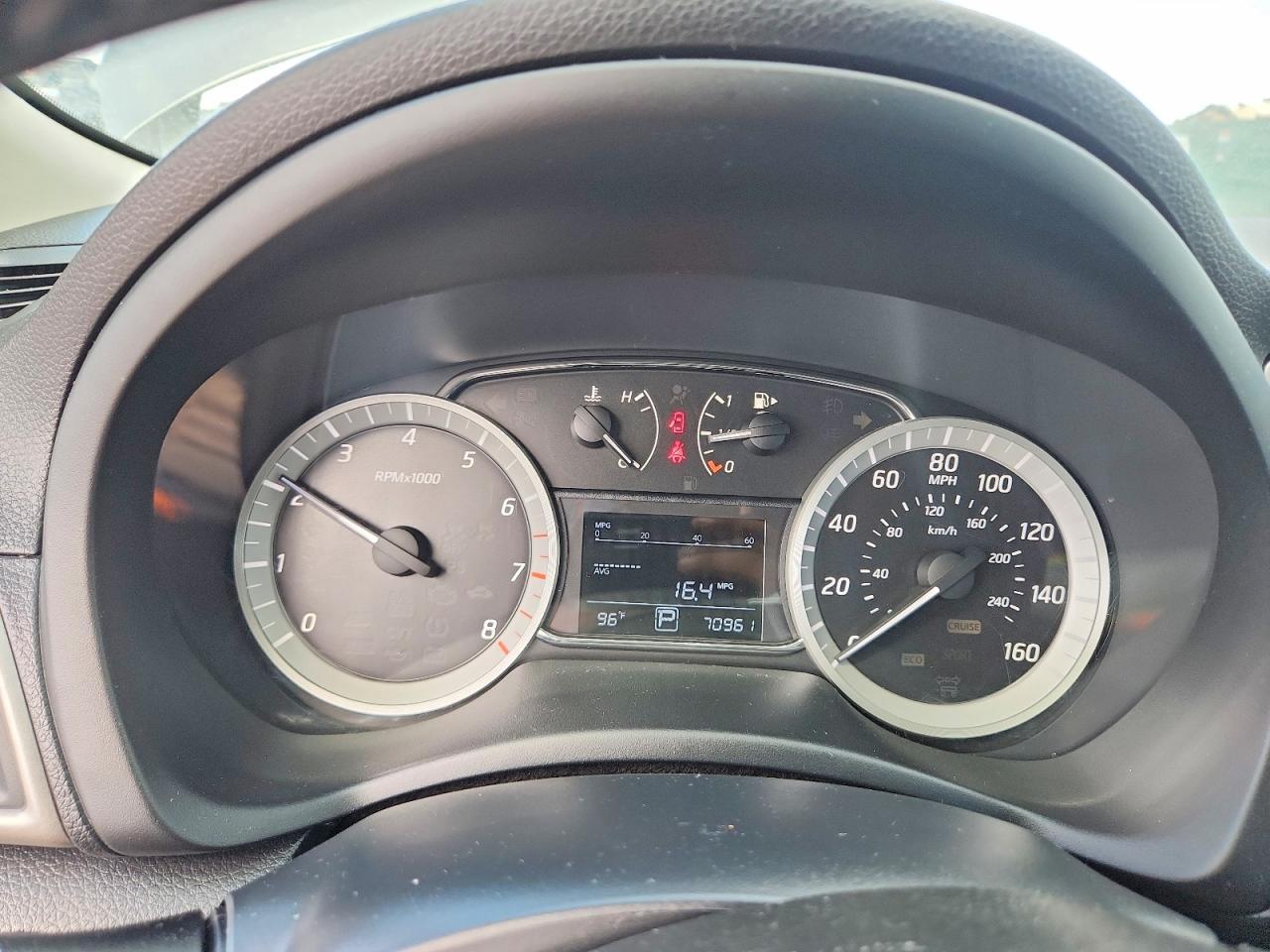 2015 Nissan Sentra Sr - zdjęcie 9