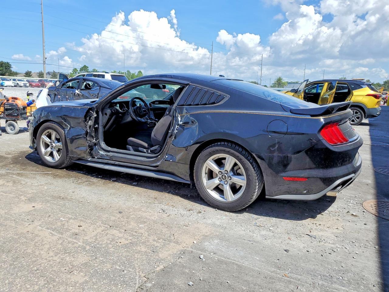 2019 Ford Mustang - zdjęcie 2