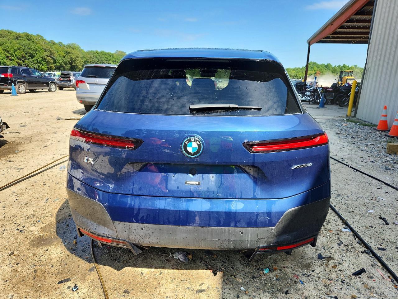 2022 BMW Ix xDrive50 - zdjęcie 6