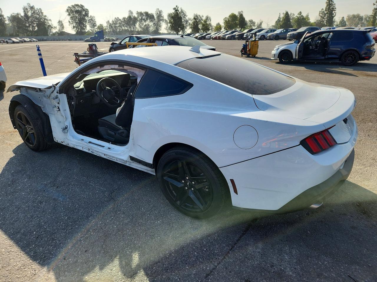 2024 Ford Mustang - zdjęcie 2