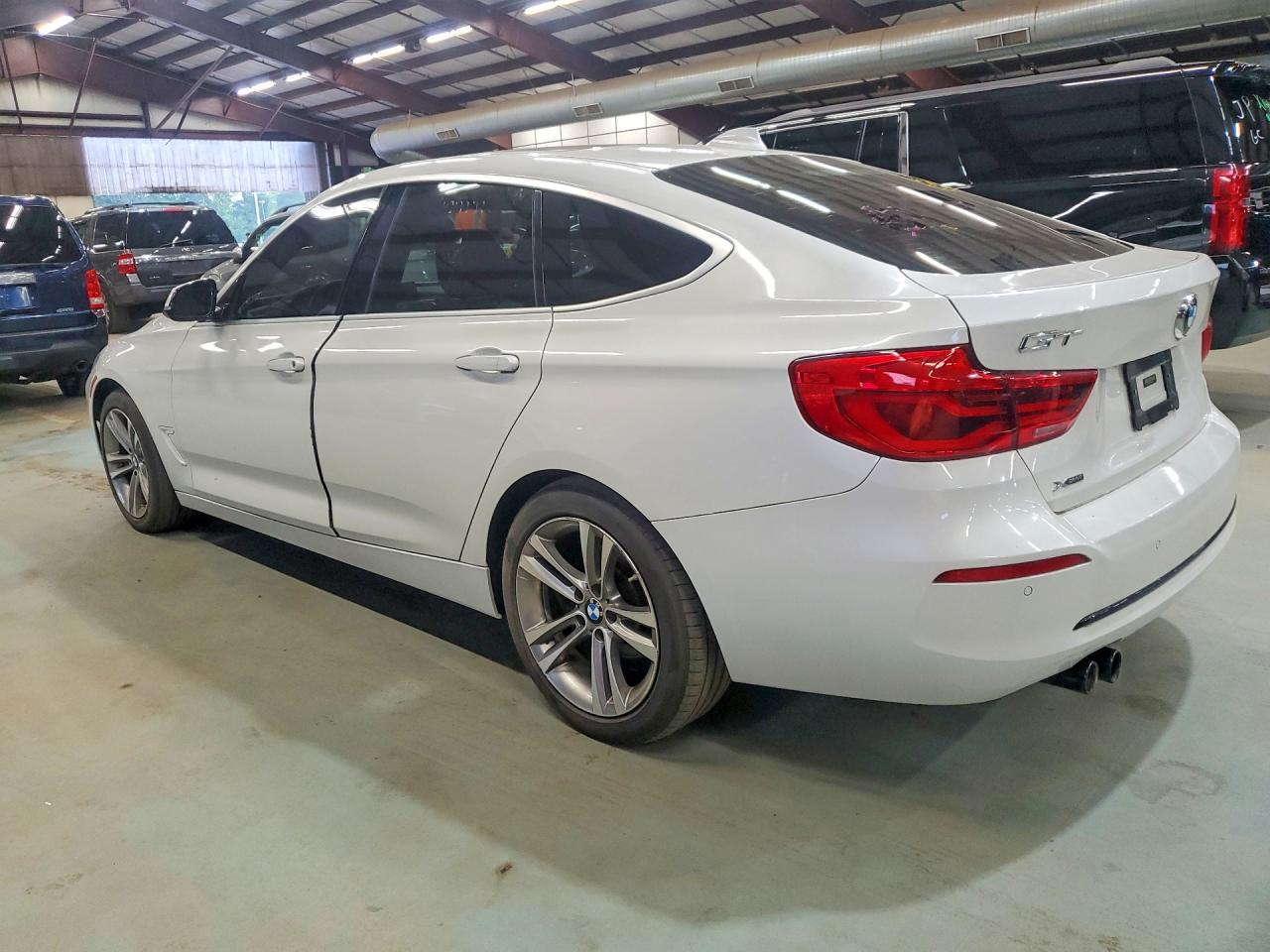 2018 BMW Seria 3 330i - zdjęcie 2