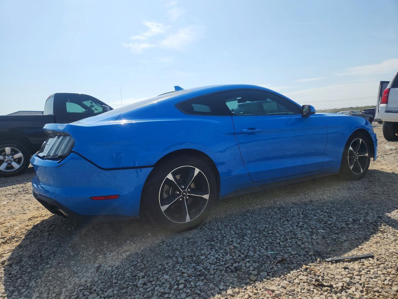 2022 Ford Mustang - zdjęcie 3