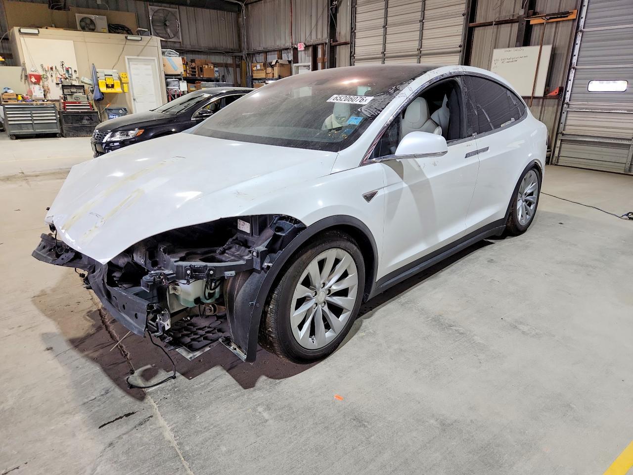 2016 Tesla Model X - zdjęcie główne