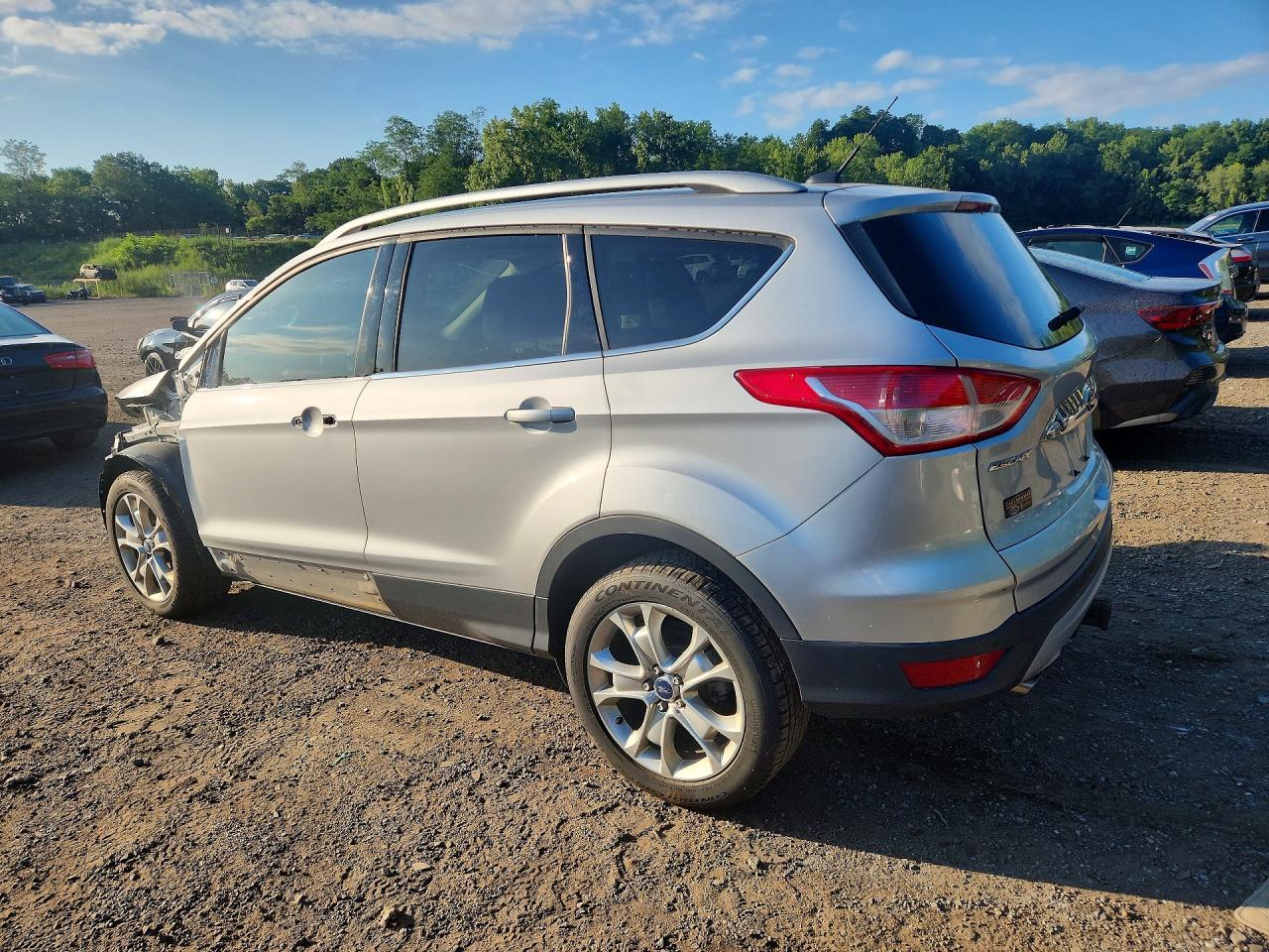 2014 Ford Escape Titanium - zdjęcie 2