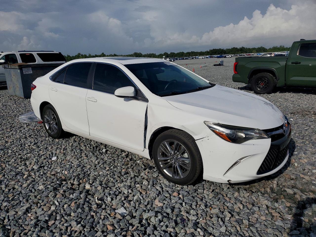 2017 Toyota Camry Se - zdjęcie 4