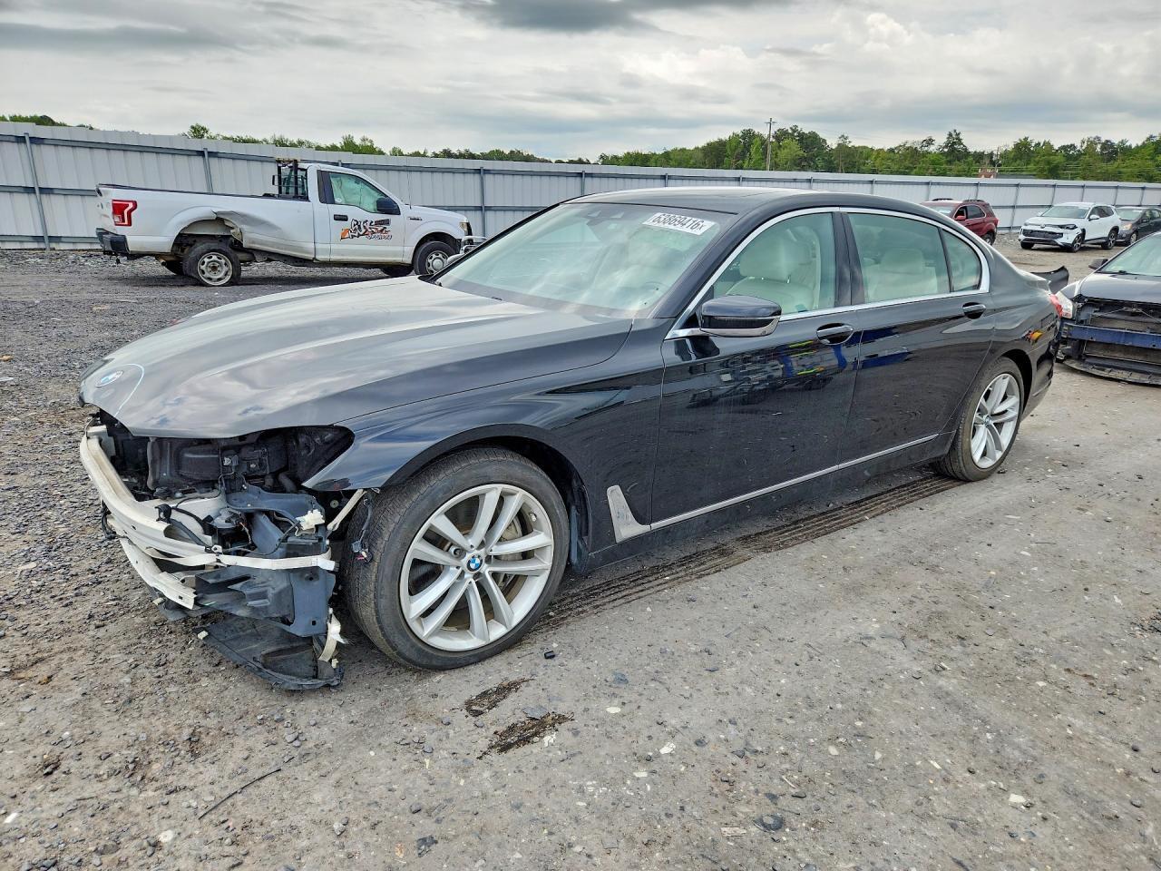 2016 BMW Seria 7 750i - zdjęcie główne