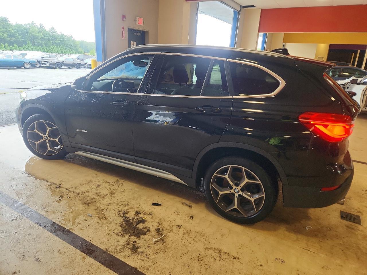 2017 BMW X1 xDrive28I - zdjęcie 2