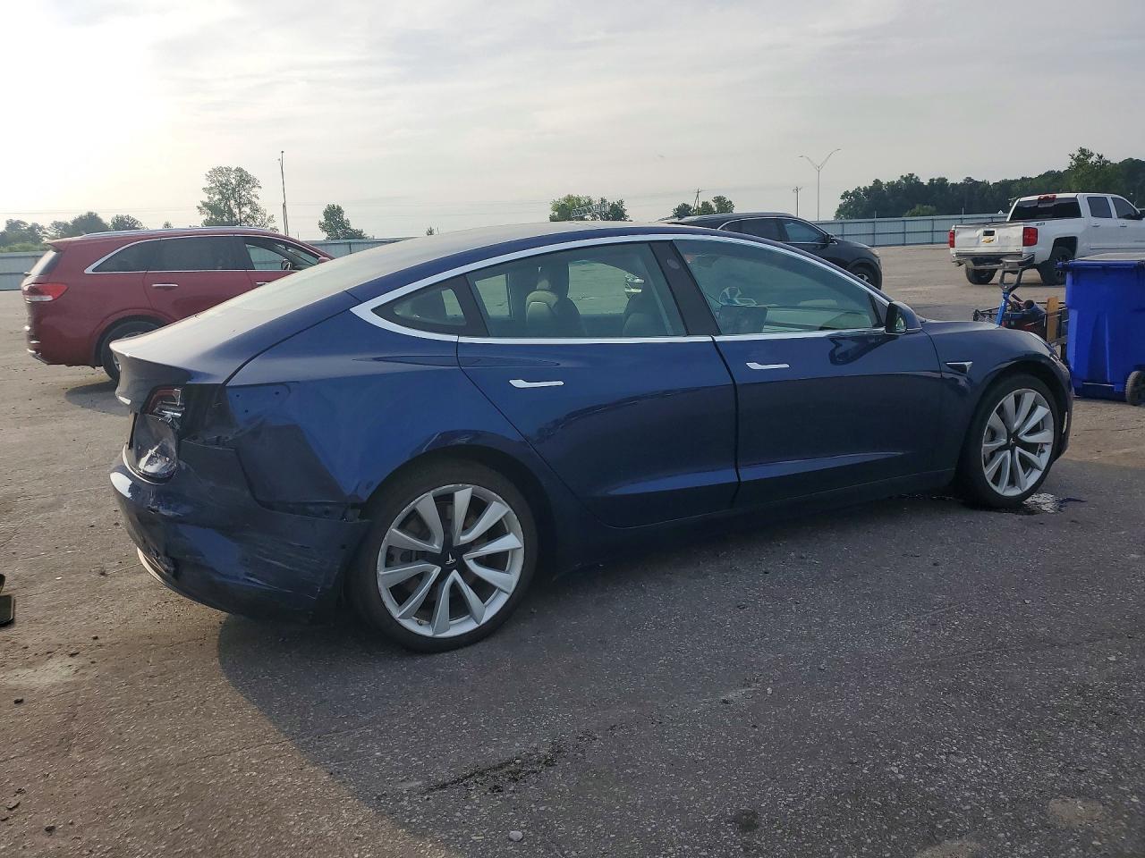 2019 Tesla Model 3 - zdjęcie 3
