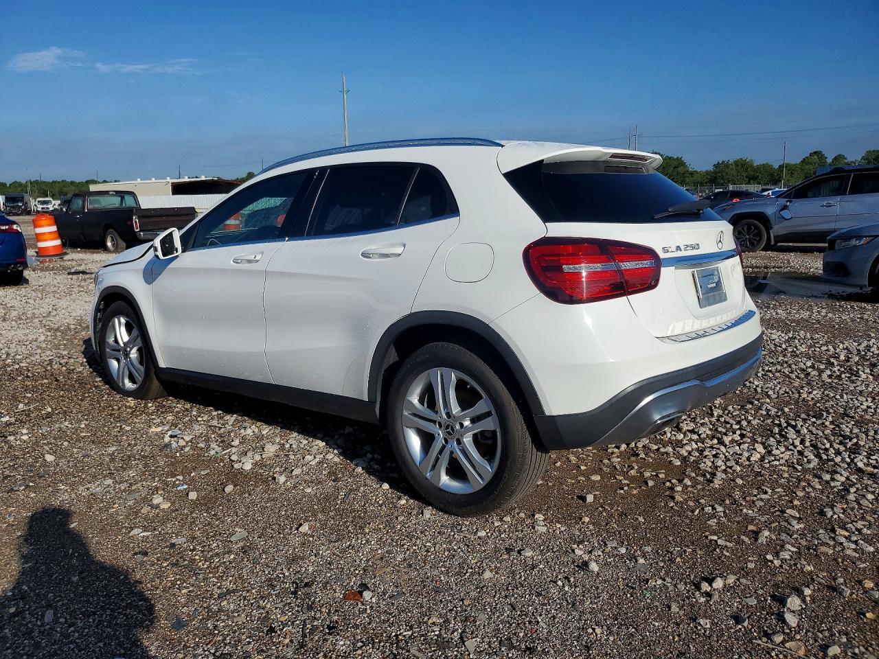 2020 Mercedes-Benz Gla 250 - zdjęcie 2