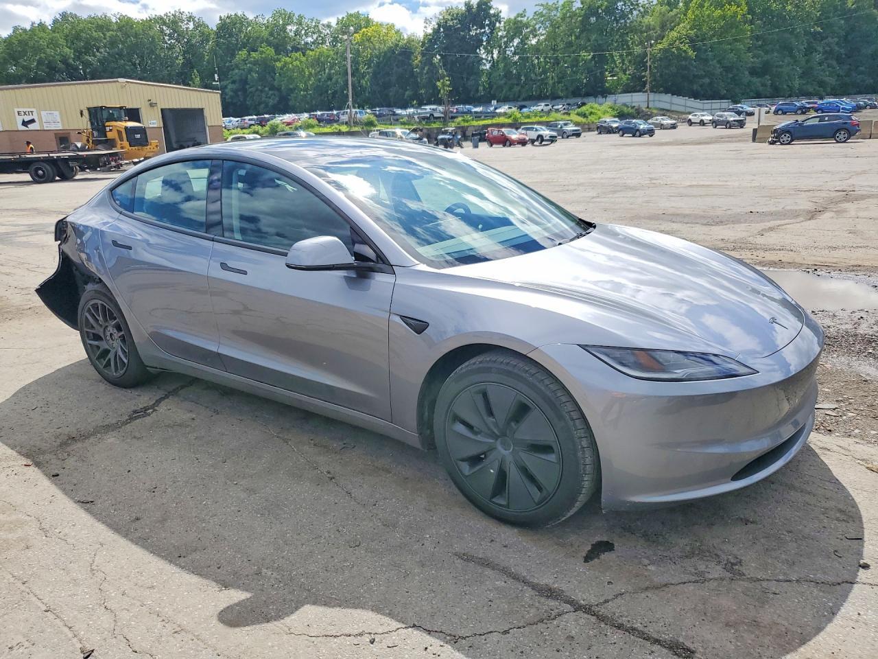 2026 Tesla Model 3 - zdjęcie 4