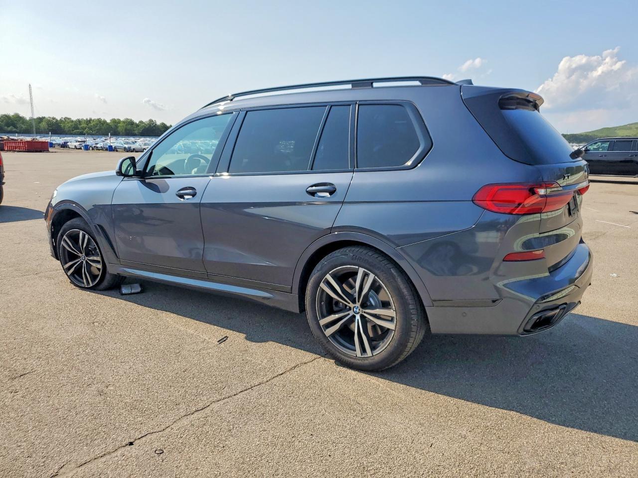 2021 BMW X7 M50I - zdjęcie 2
