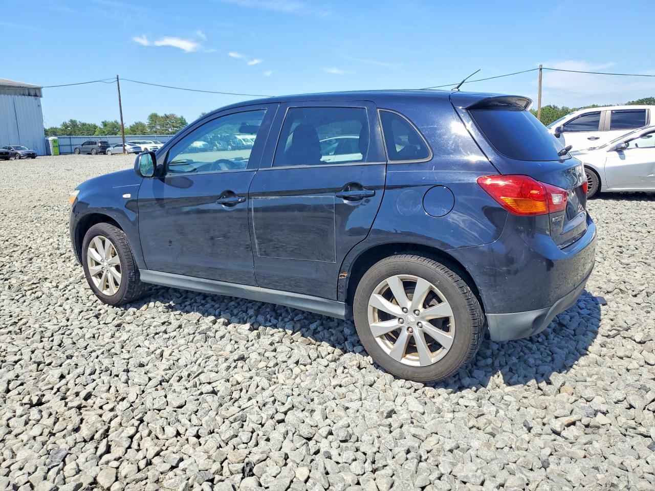 2013 Mitsubishi Outlander Sport Es - zdjęcie 2