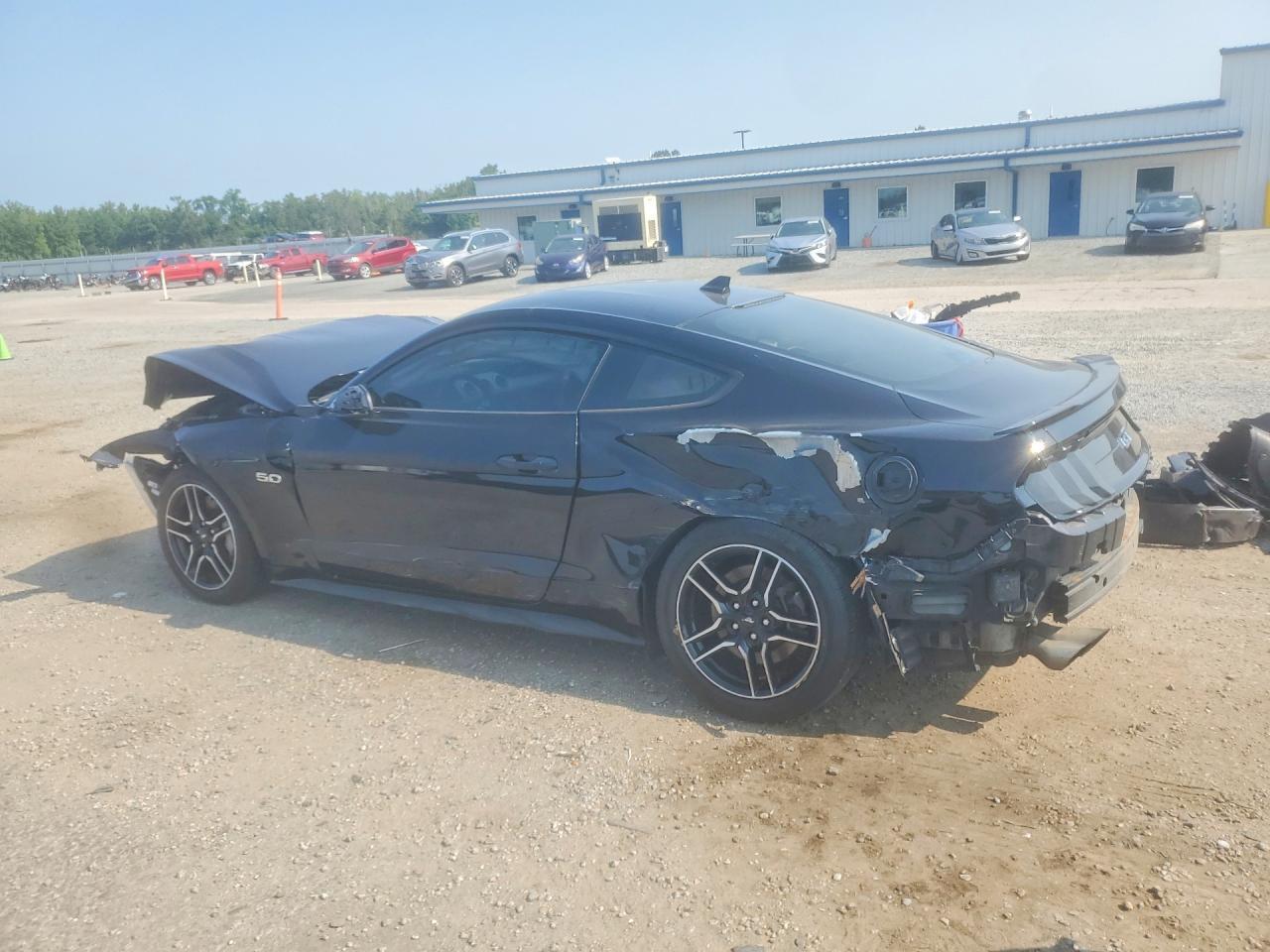 2021 Ford Mustang Gt - zdjęcie 2