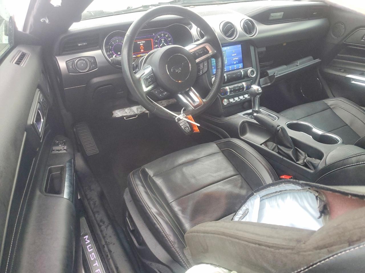 2021 Ford Mustang - zdjęcie 8