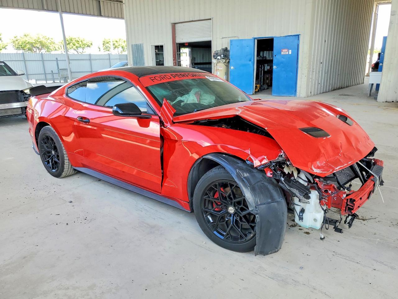 2019 Ford Mustang - zdjęcie 4