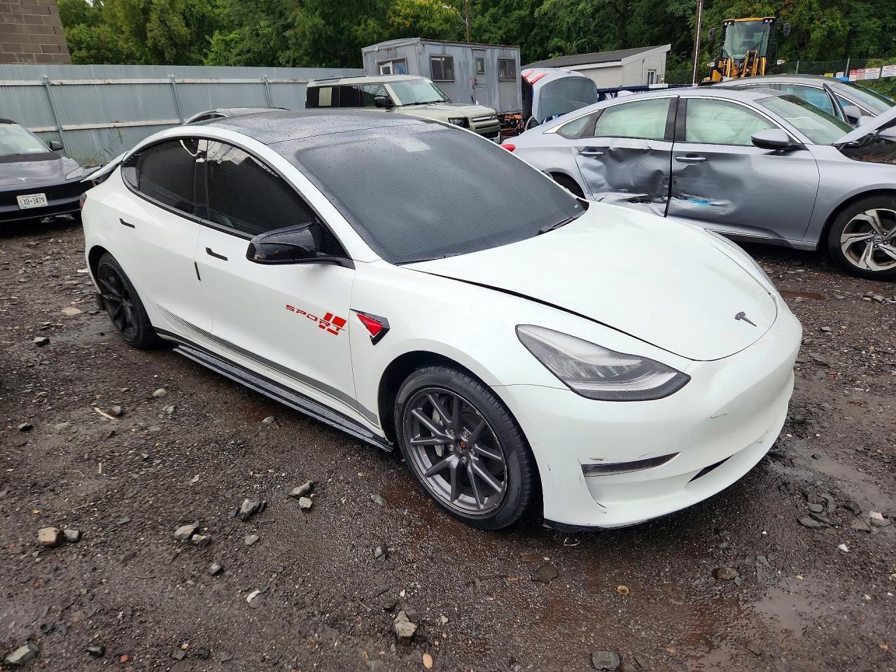 2021 Tesla Model 3 - zdjęcie 4