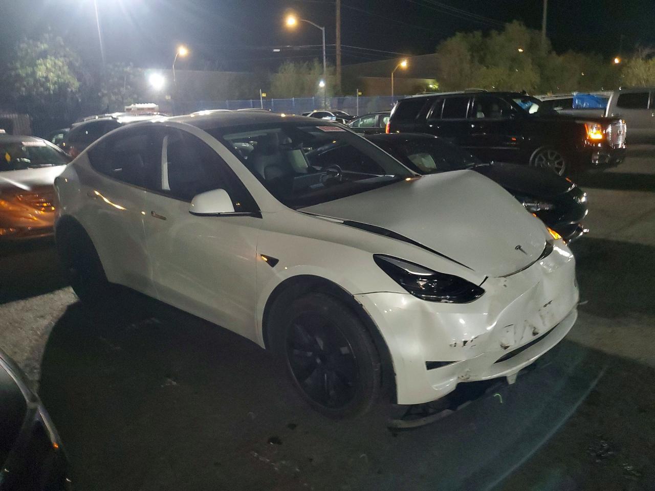 2024 Tesla Model Y - zdjęcie 4