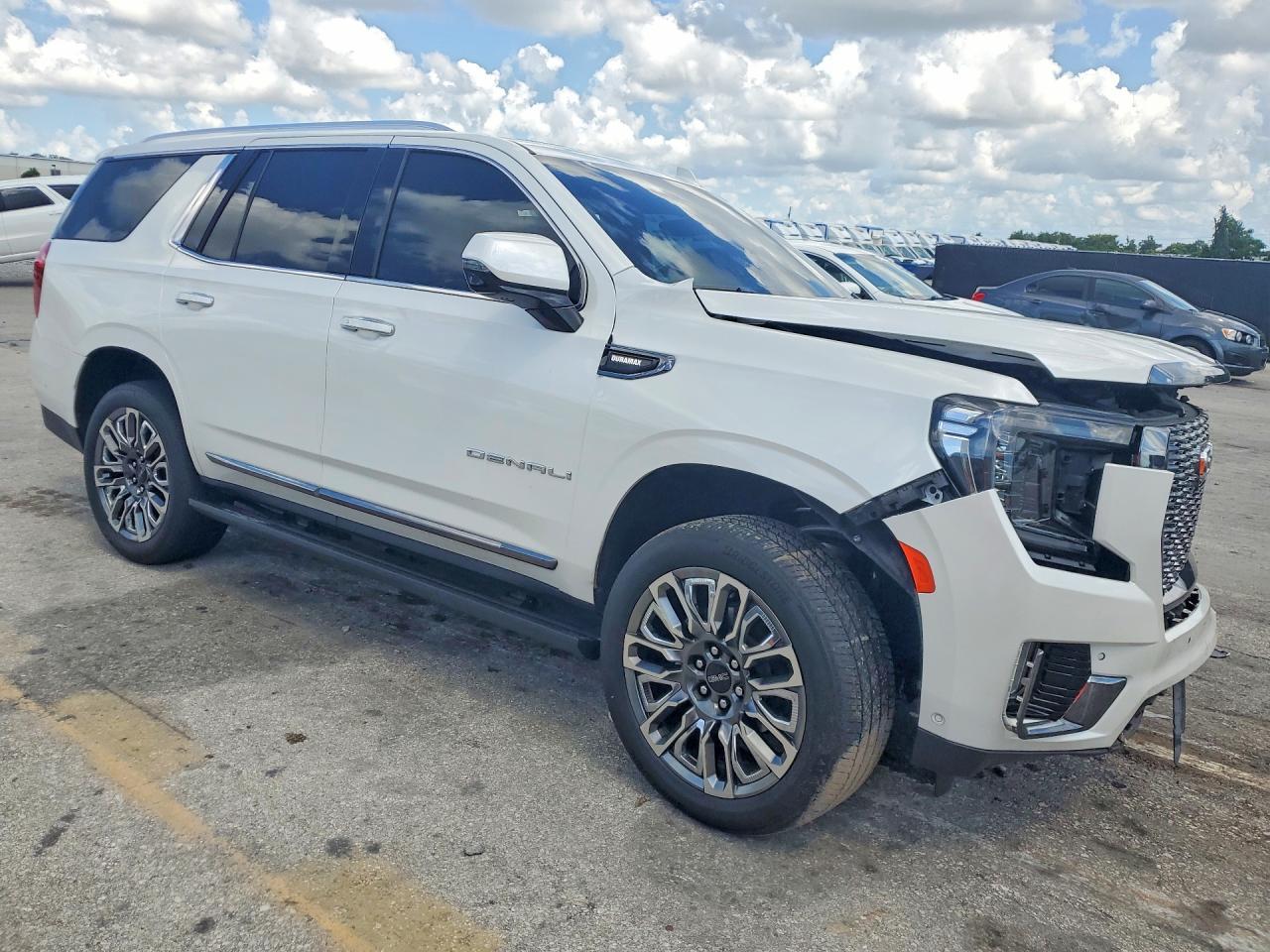 2024 GMC Yukon Denali Ultimate - zdjęcie 4