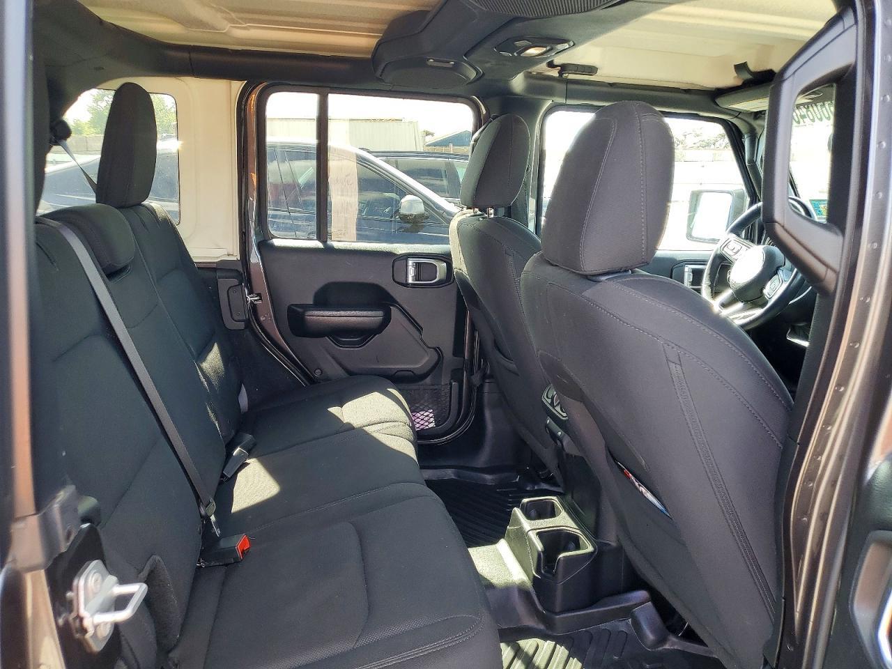 2018 Jeep Wrangler Unlimited Sport - zdjęcie 11