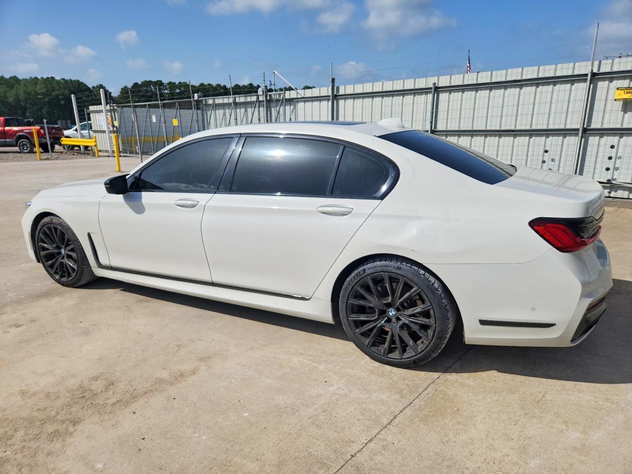 2021 BMW 740 I - zdjęcie 2