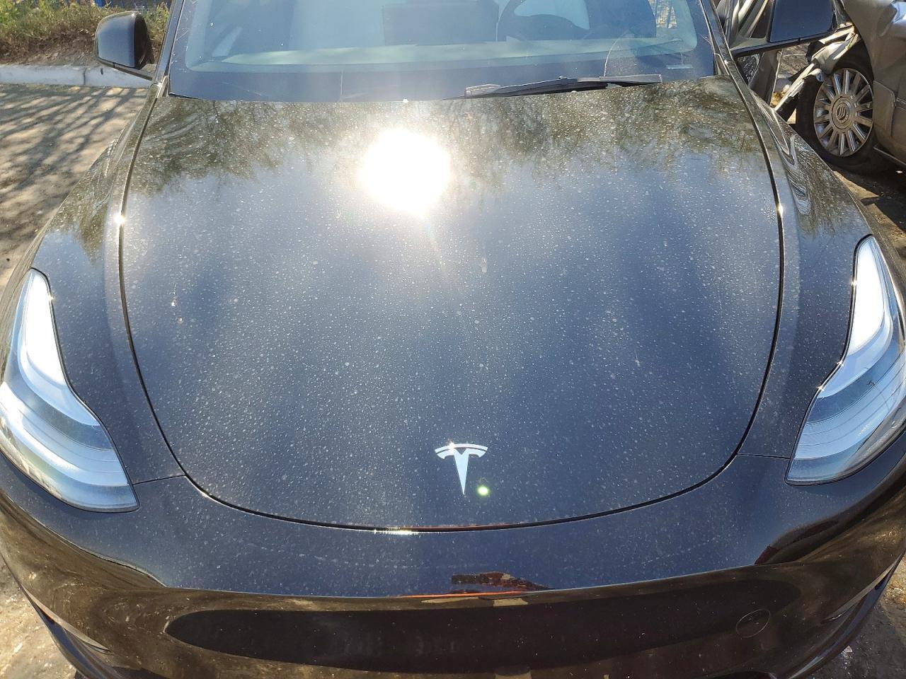 2025 Tesla Model Y - zdjęcie 12