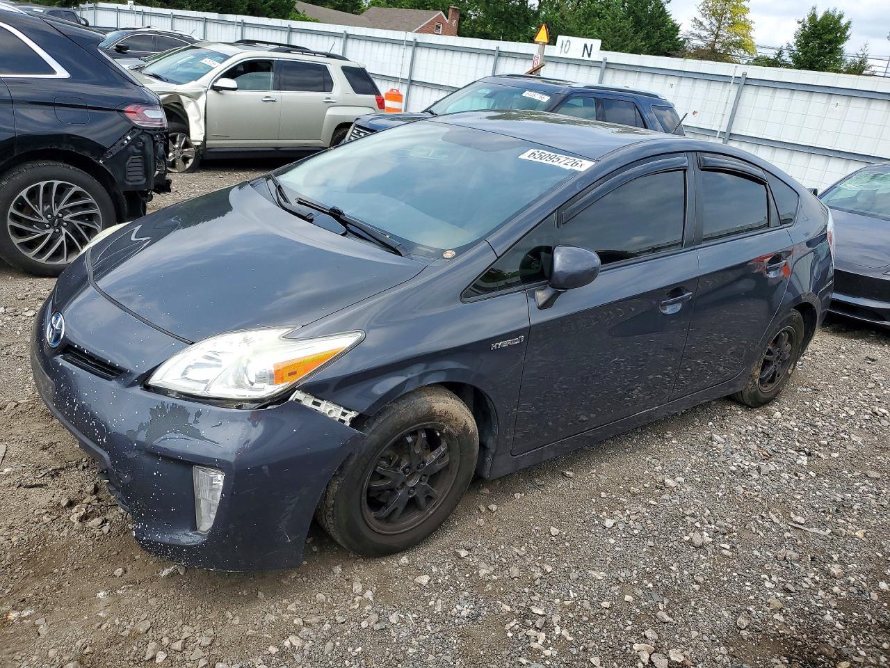 2015 Toyota Prius Two - zdjęcie główne