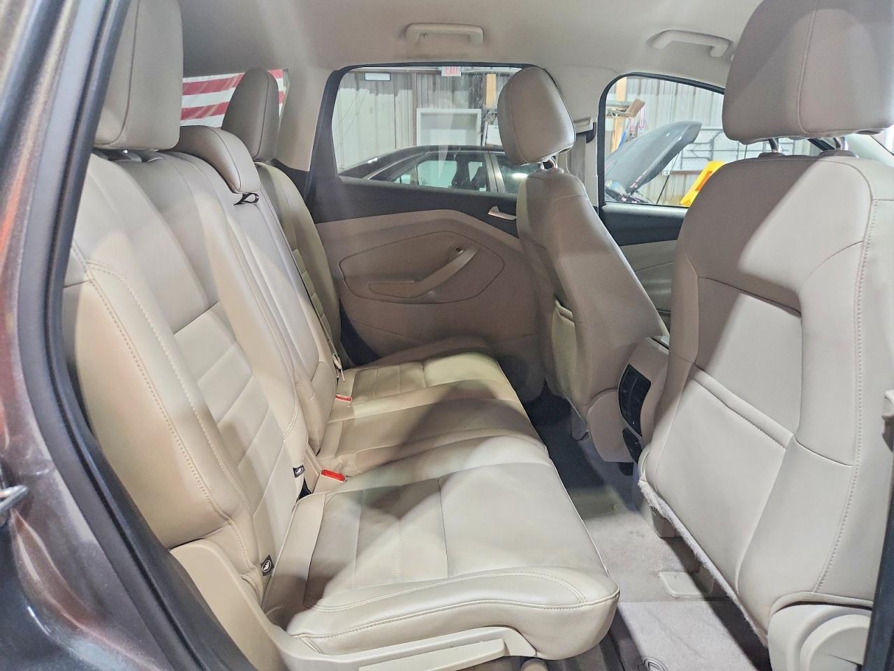2014 Ford Escape Titanium - zdjęcie 11