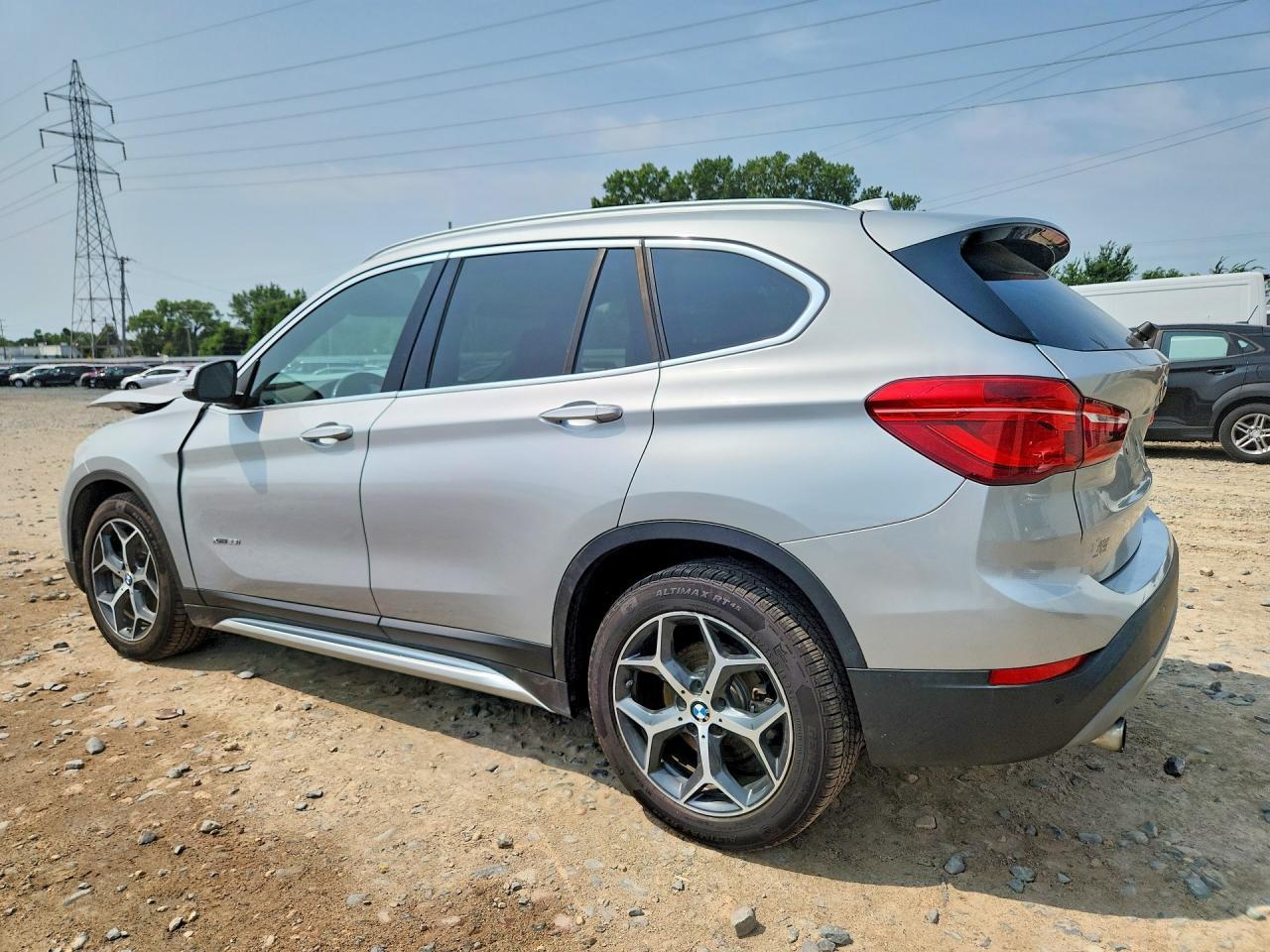 2017 BMW X1 xDrive28I - zdjęcie 2
