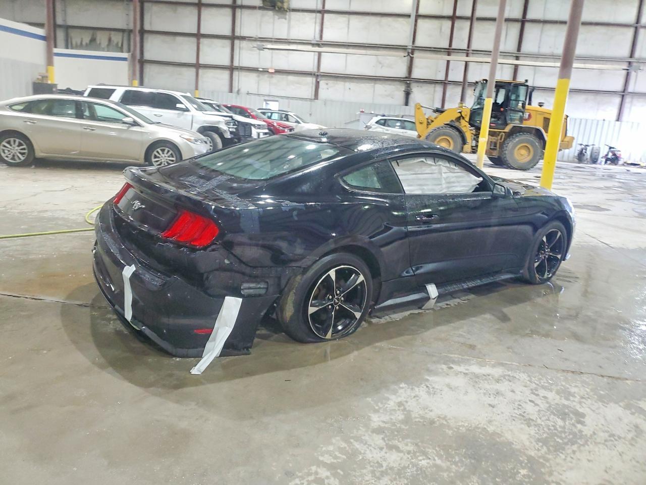 2019 Ford Mustang - zdjęcie 3