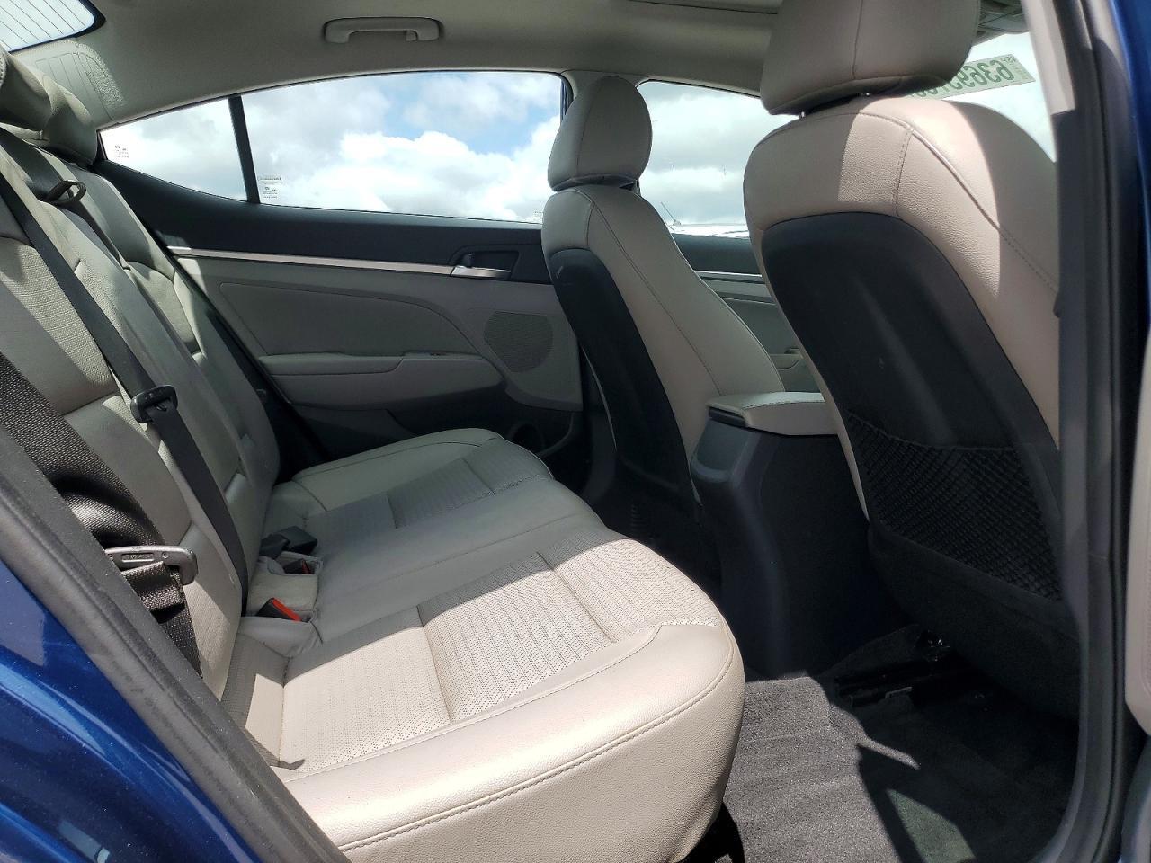 2020 Hyundai Elantra Limited - zdjęcie 10