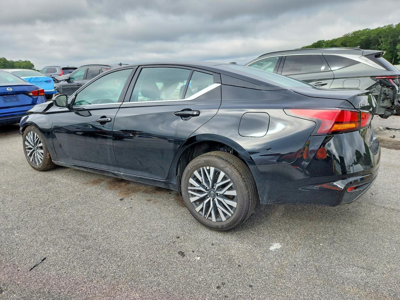 2026 Nissan Altima Sv - zdjęcie 2