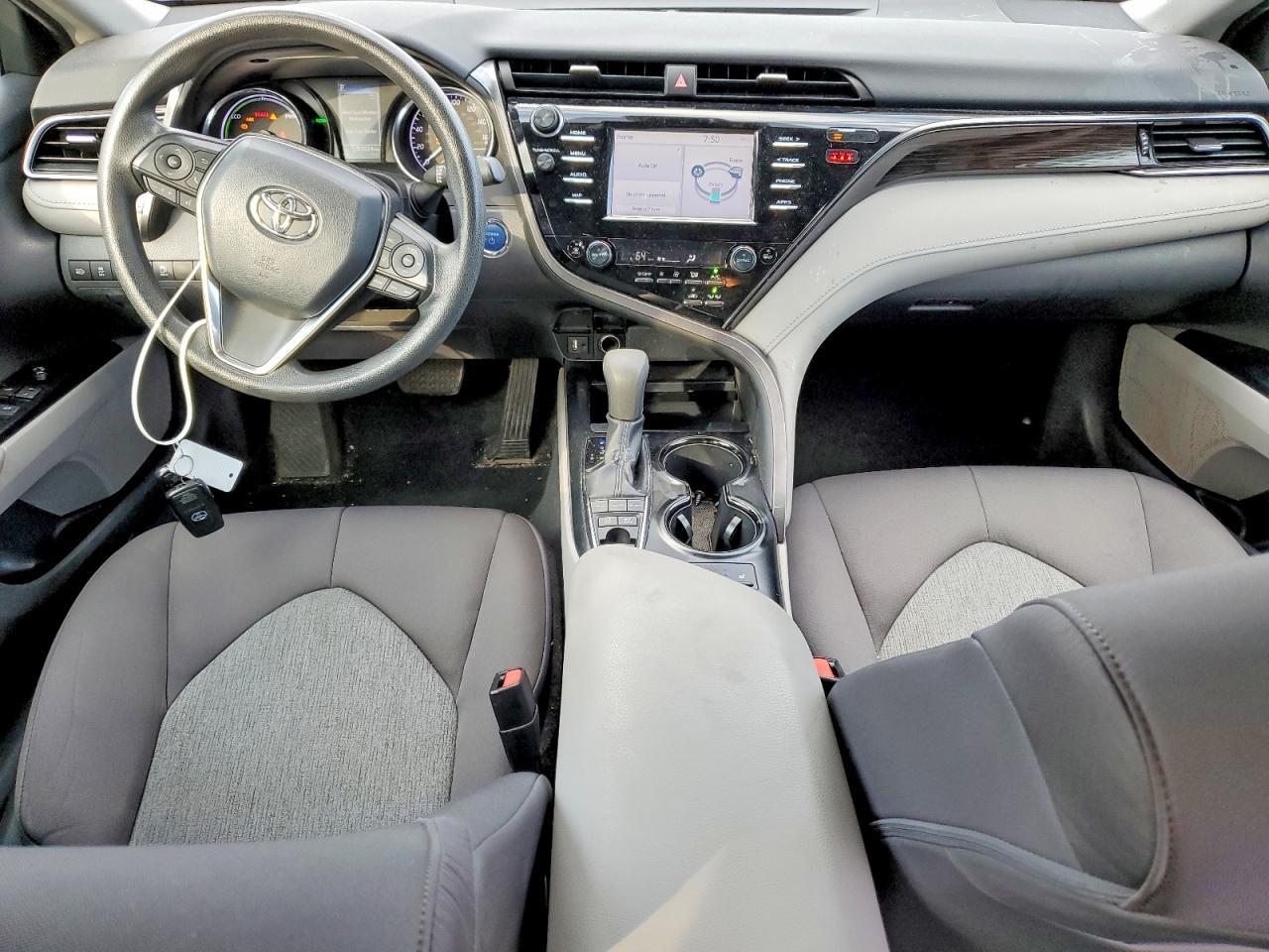 2019 Toyt Camry Le - zdjęcie 8