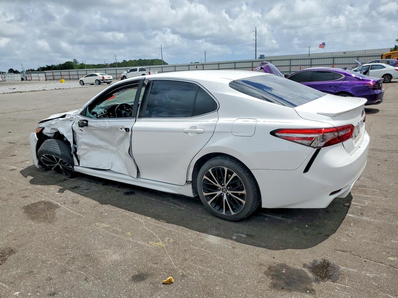 2018 Toyota Camry Se - zdjęcie 2