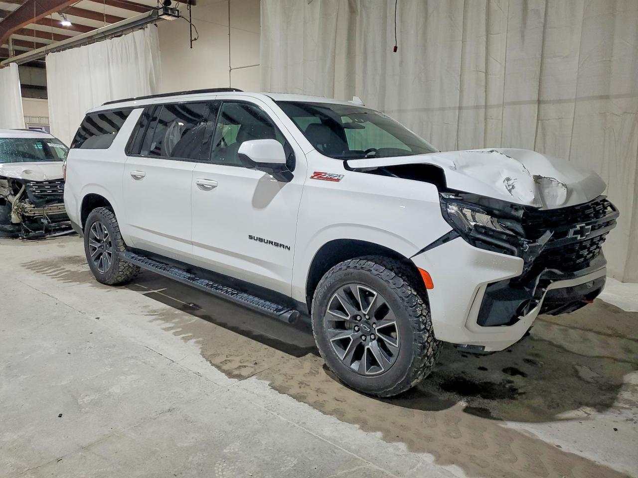 2023 Chevrolet Suburban K1500 Z71 - zdjęcie 4