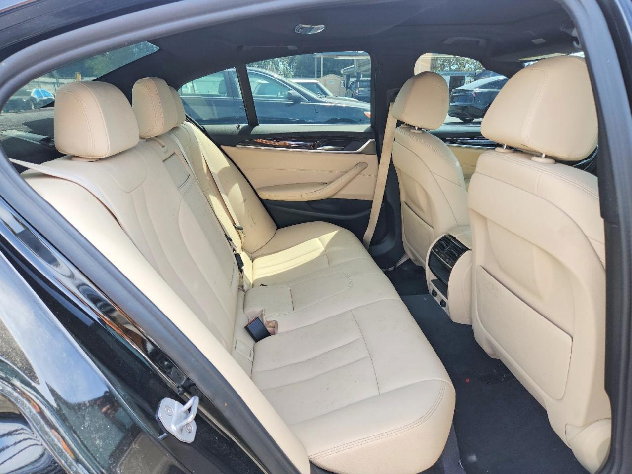 2019 BMW 530 I - zdjęcie 10