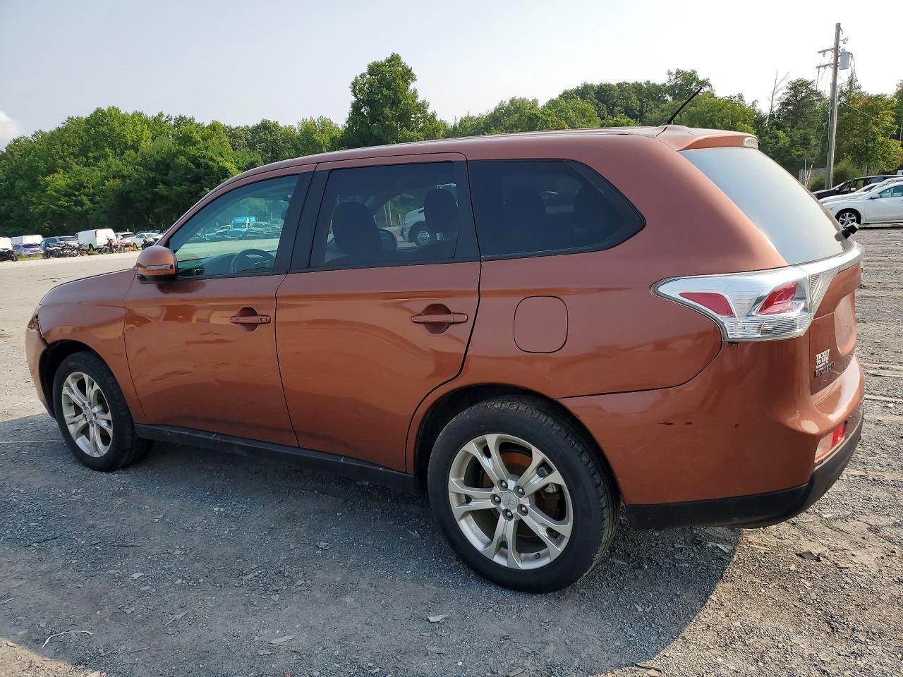 2014 Mitsubishi Outlander Se - zdjęcie 2