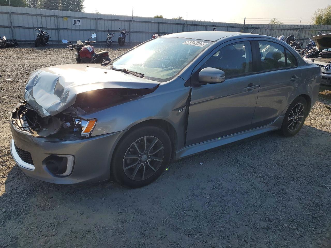 2016 Mitsubishi Lancer Es - zdjęcie główne