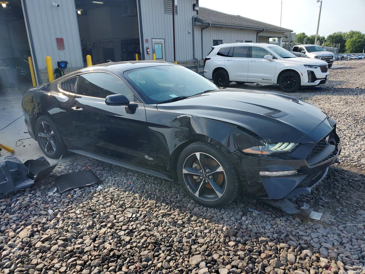 2020 Ford Mustang - zdjęcie 4