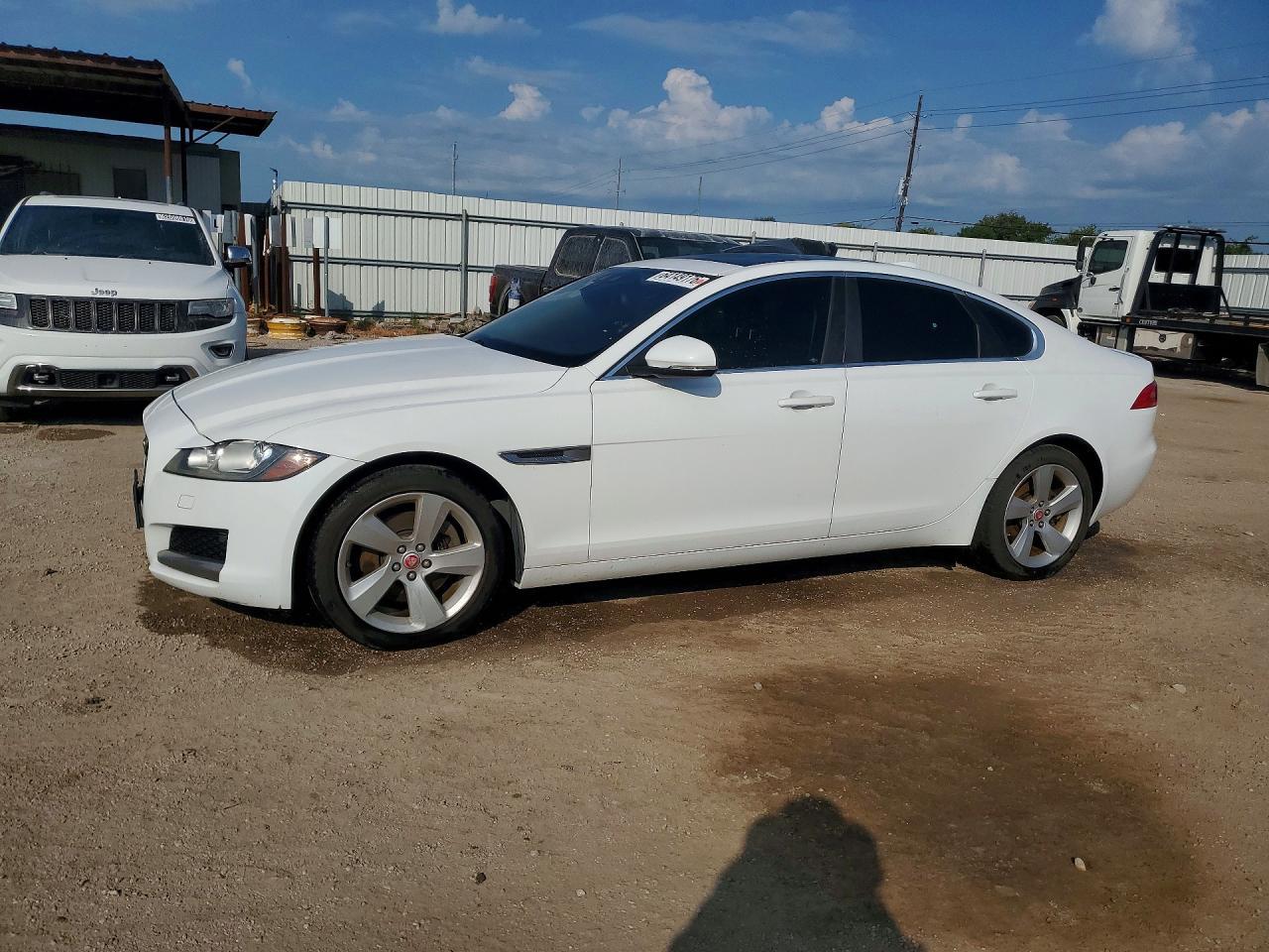 2018 Jagu Jaguar Xf 2Wd 4C 4D Sedan 25T - zdjęcie główne
