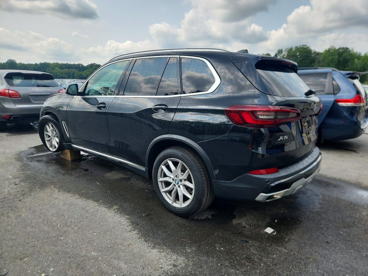 2023 BMW X5 xDrive40I - zdjęcie 2