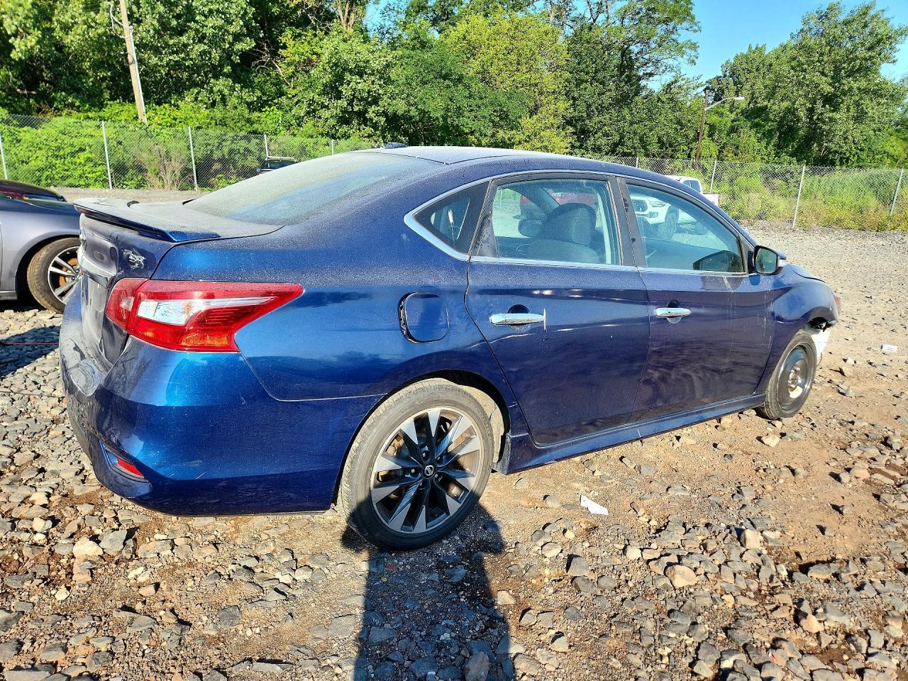 2019 Nissan Sentra Sr - zdjęcie 3