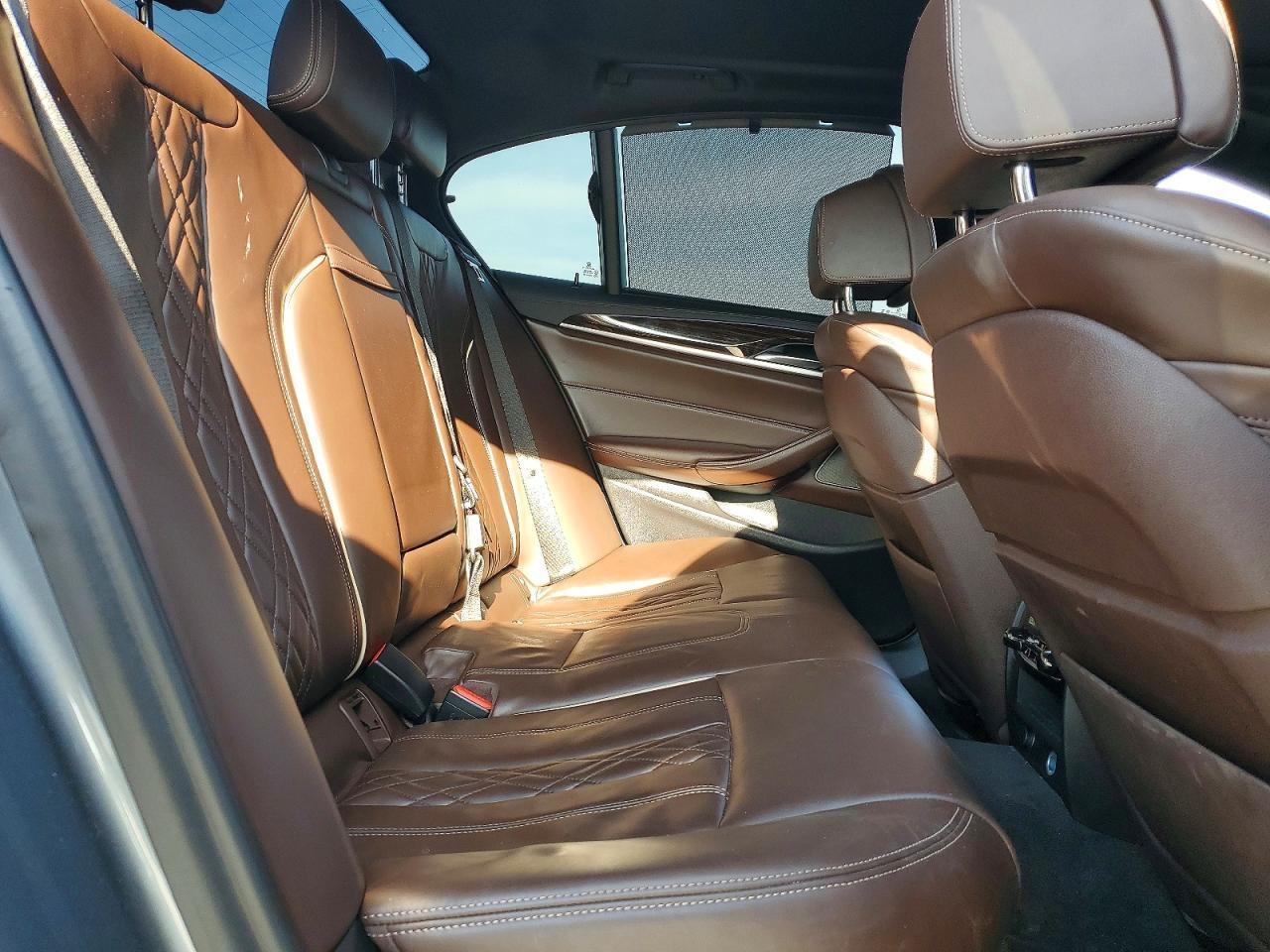 2018 BMW Seria 5 M550i - zdjęcie 10