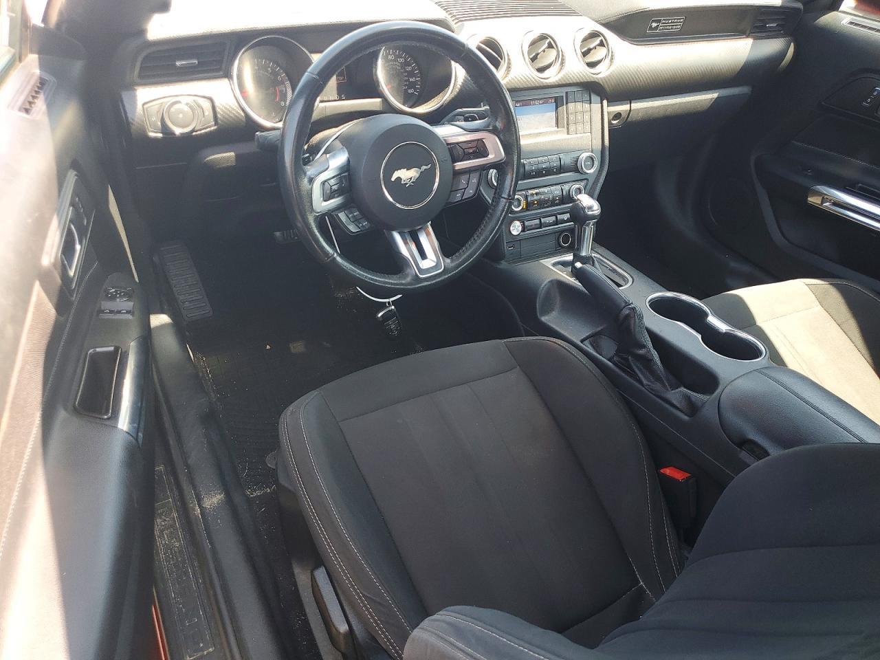 2020 Ford Mustang - zdjęcie 8
