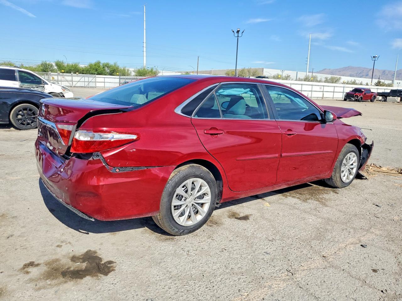 2017 Toyota Camry Le - zdjęcie 3
