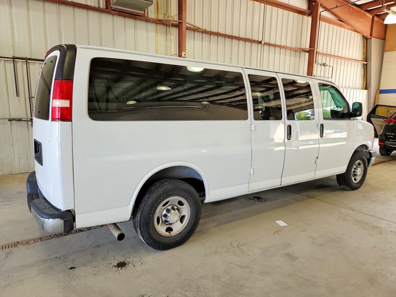 2016 Chevrolet Express G3500 Ls - zdjęcie 3
